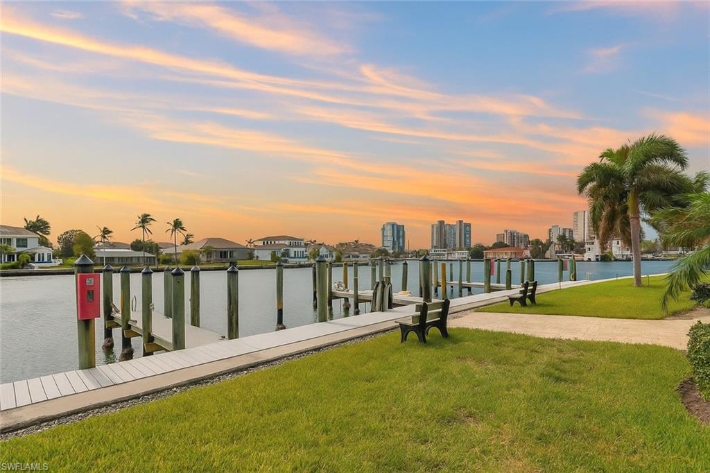 300 Park Shore DR # 5B