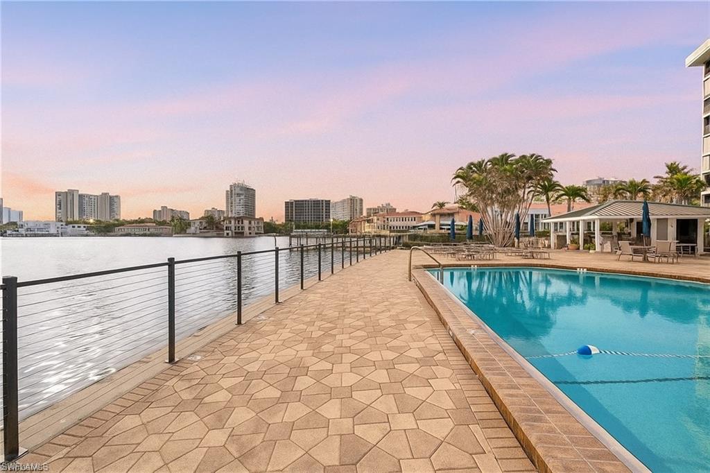 300 Park Shore DR # 5B