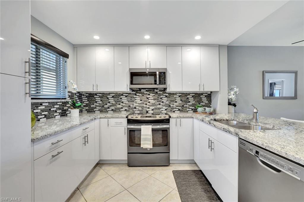 889 COLLIER CT # 203 Unit: 2-203