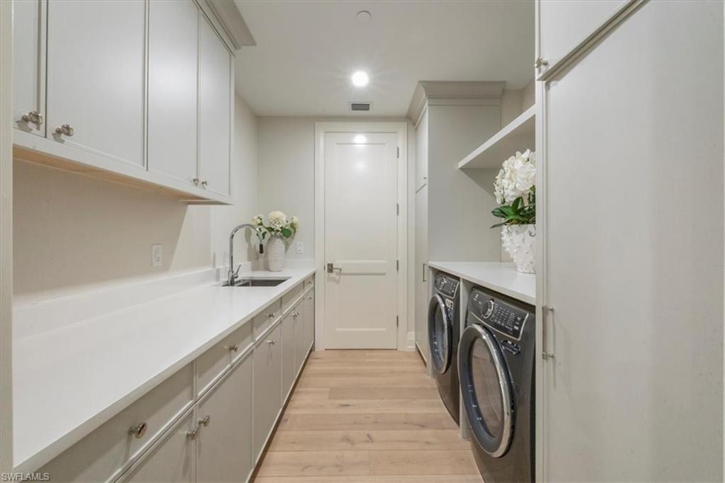 1820 Gulf Shore BLVD N # 403 Unit: 402-403