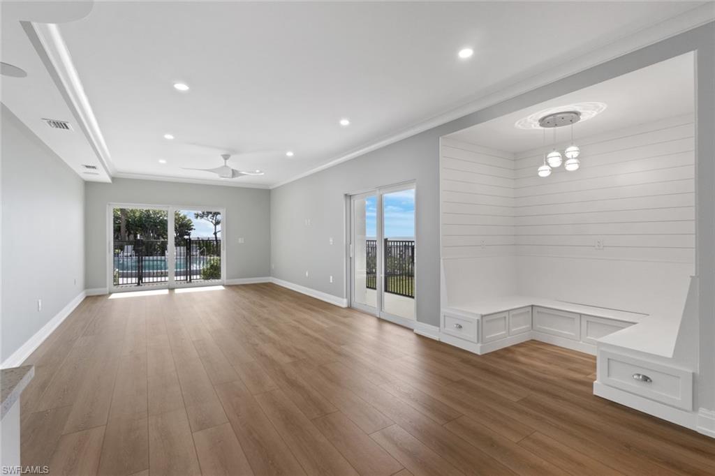 3399 Gulf Shore BLVD N # 111