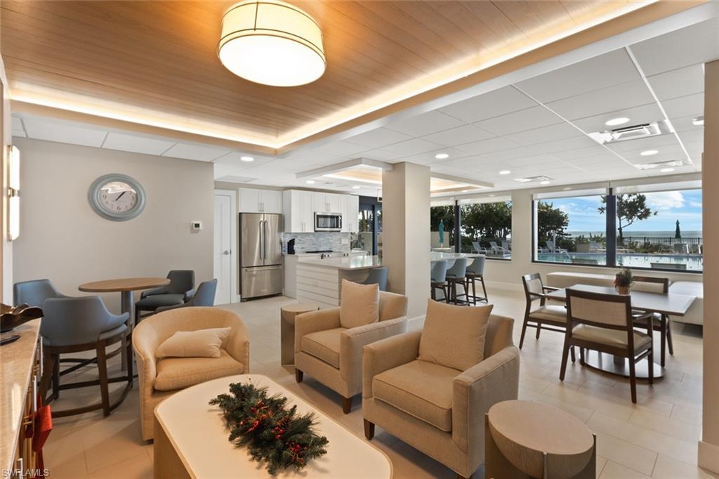 3399 Gulf Shore BLVD N # 111