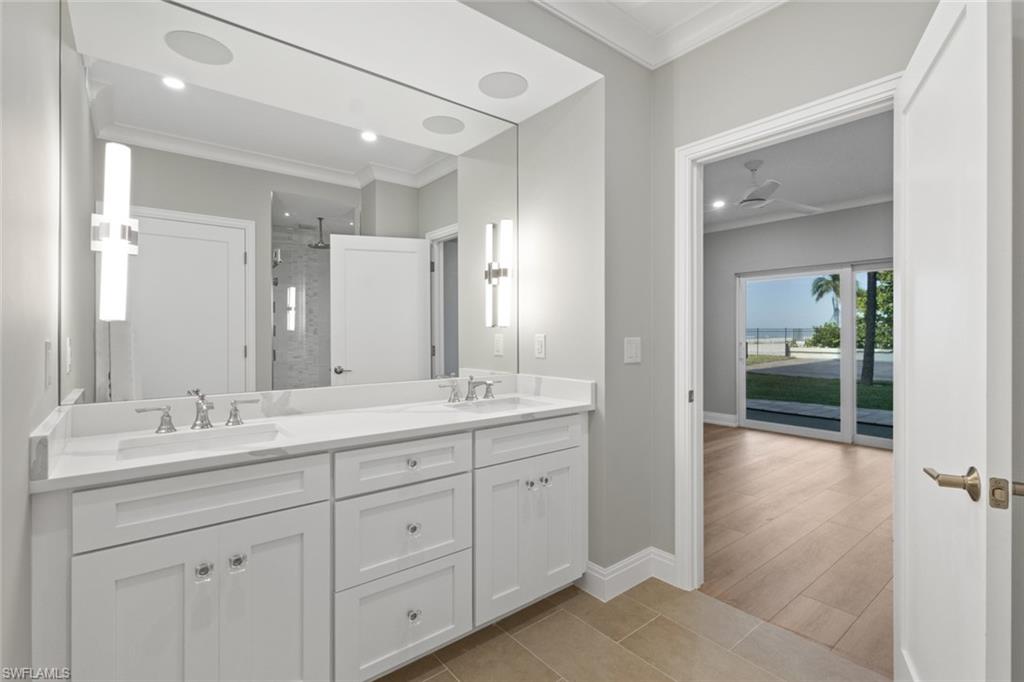 3399 Gulf Shore BLVD N # 111