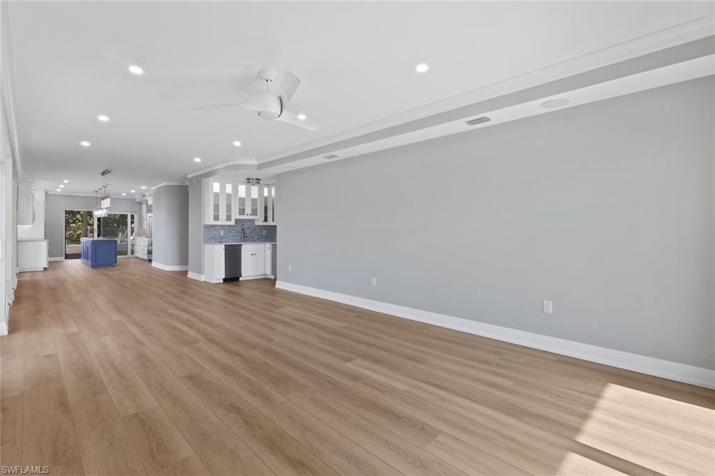 3399 Gulf Shore BLVD N # 111