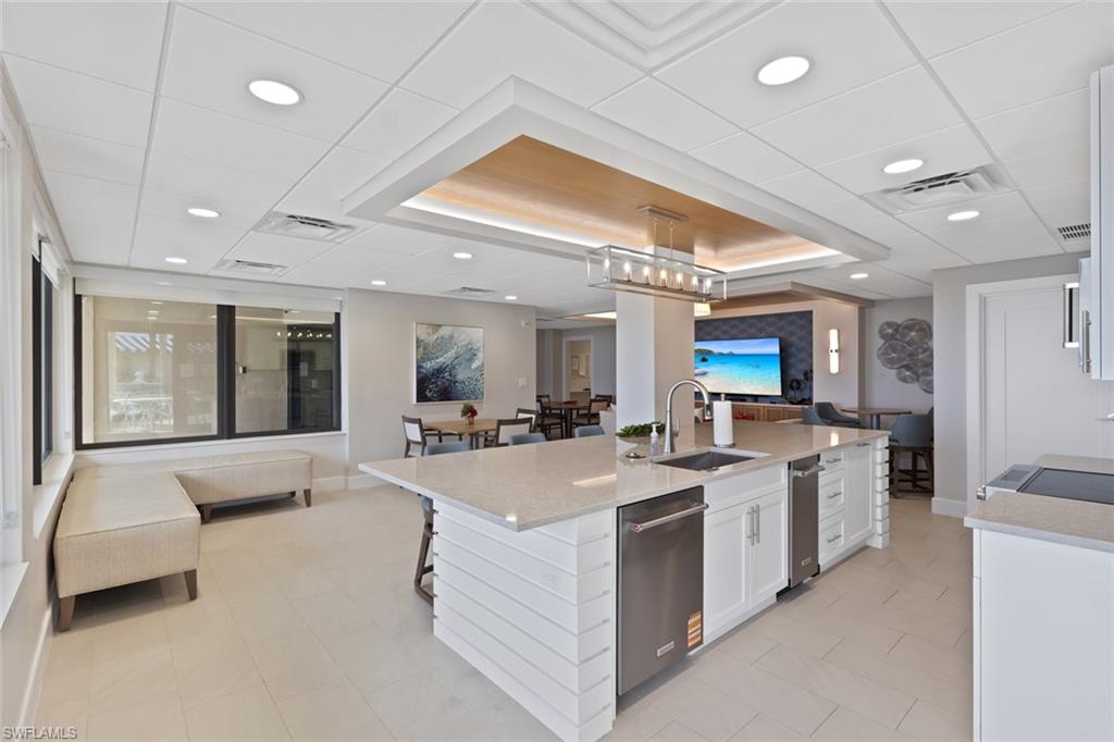 3399 Gulf Shore BLVD N # 111