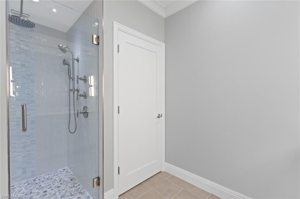 3399 Gulf Shore BLVD N # 111