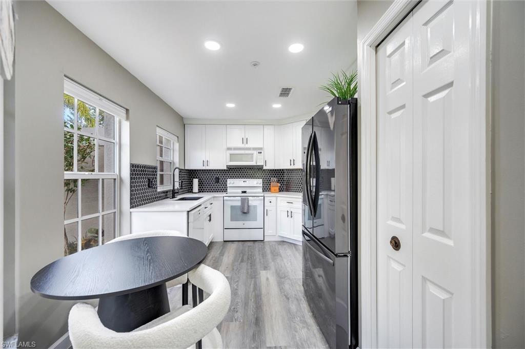 28080 Cavendish CT # 2006