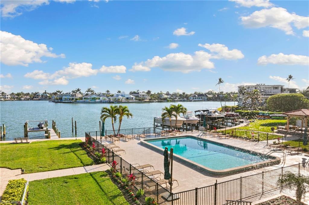 3430 Gulf Shore BLVD N # 2B