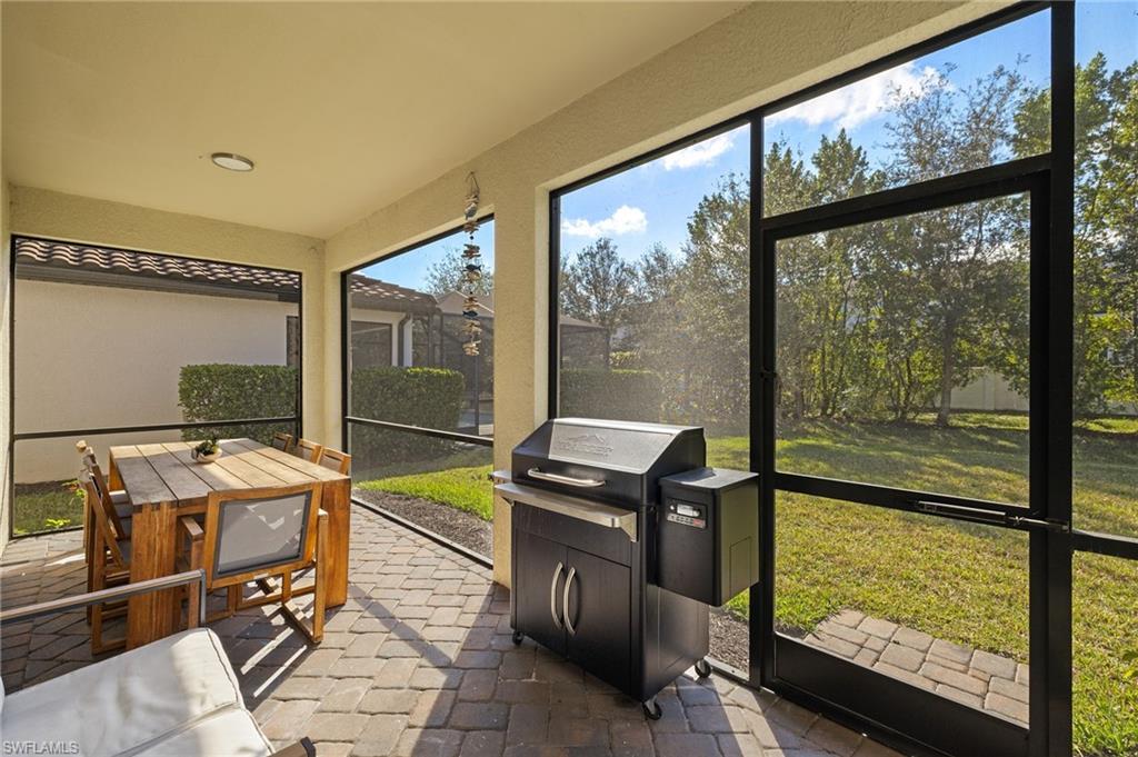 4260 Raffia Palm CIR