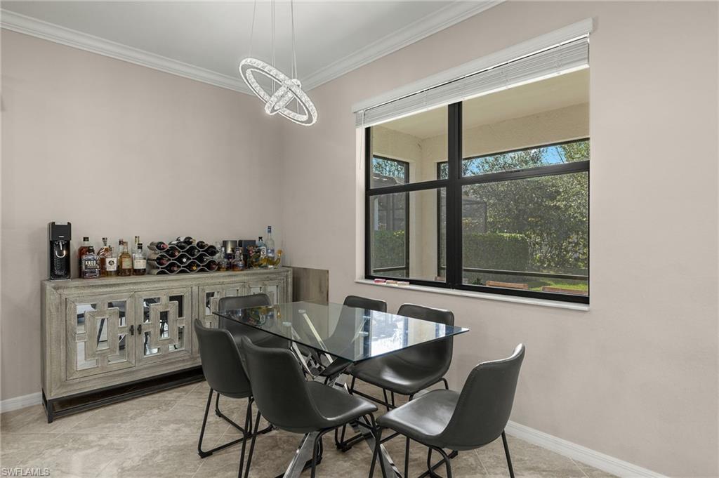 4260 Raffia Palm CIR