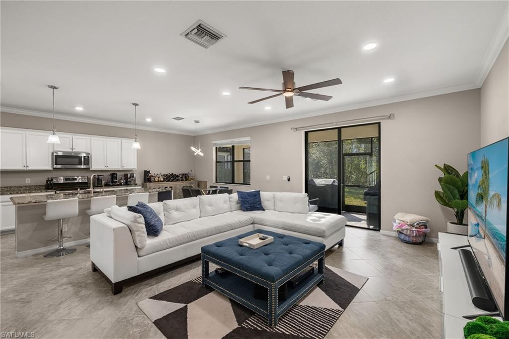 4260 Raffia Palm CIR