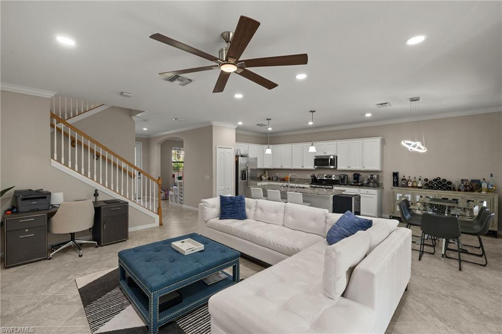 4260 Raffia Palm CIR