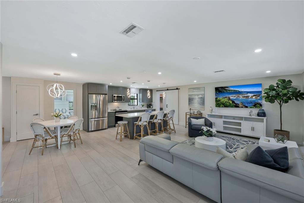 493 Willet AVE