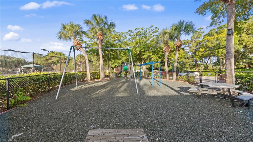 1285 Sweetwater CV 2106
