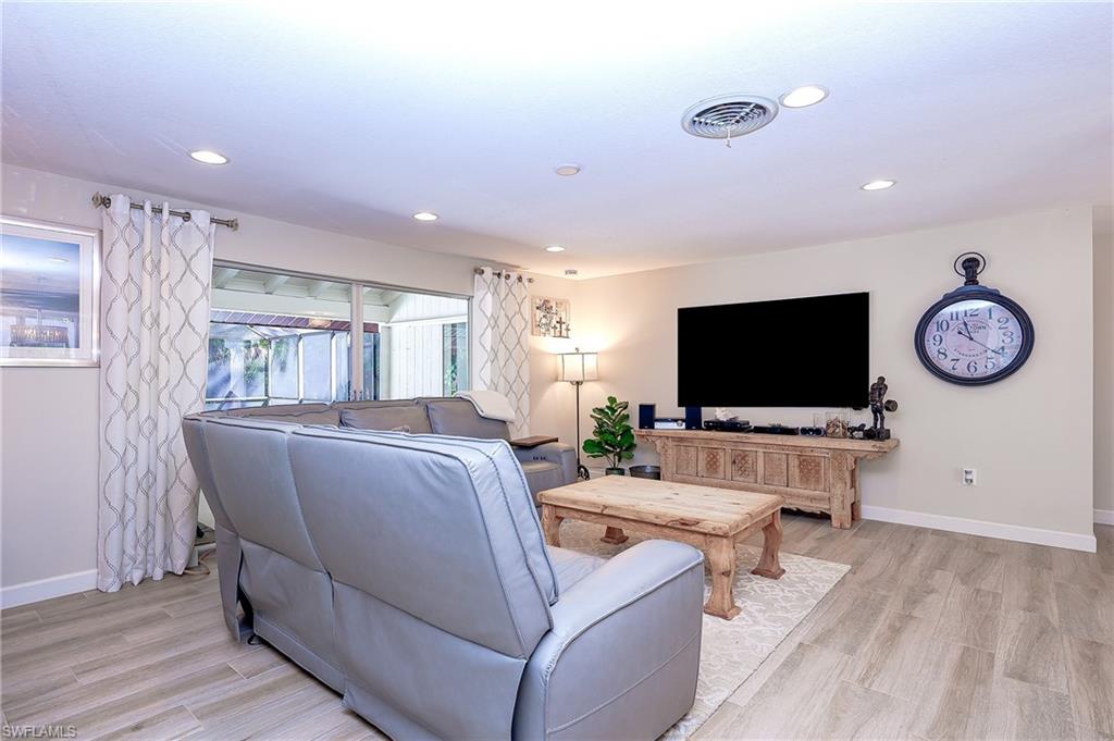 5675 Golden Oaks LN