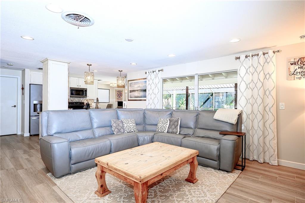 5675 Golden Oaks LN
