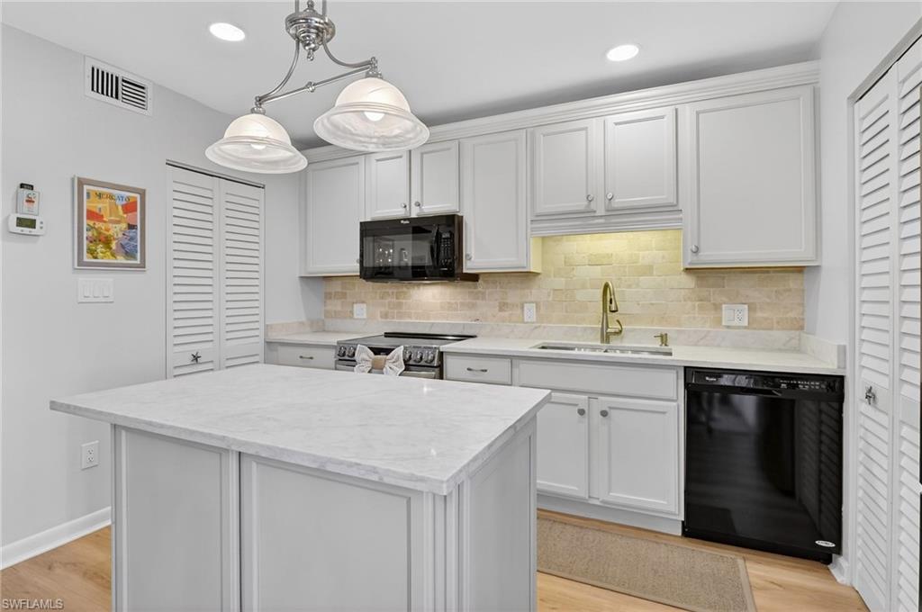 788 PARK SHORE DR # B22