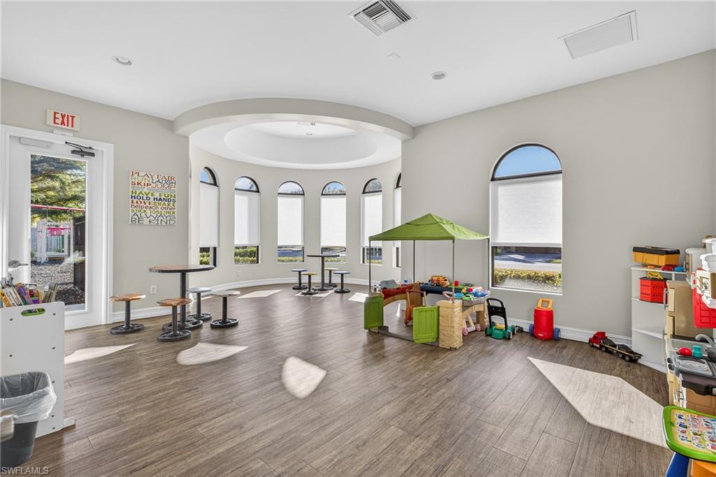 1489 Serrano CIR