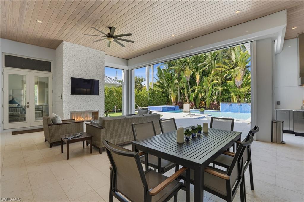 725 Harbour DR