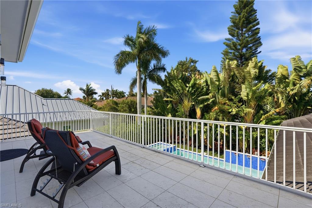 725 Harbour DR