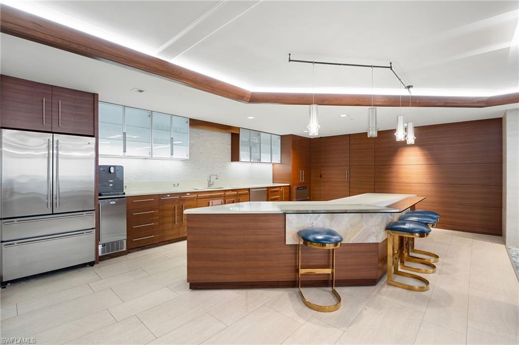 4401 Gulf Shore BLVD N D806