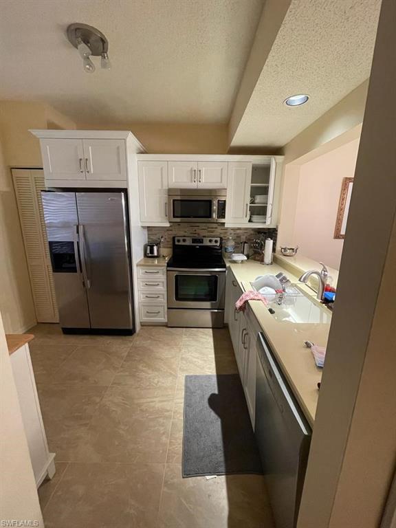 1096 WOODSHIRE LN # C106