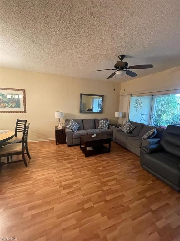 1096 WOODSHIRE LN # C106