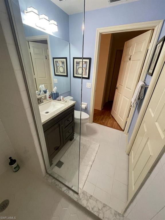 1096 WOODSHIRE LN # C106