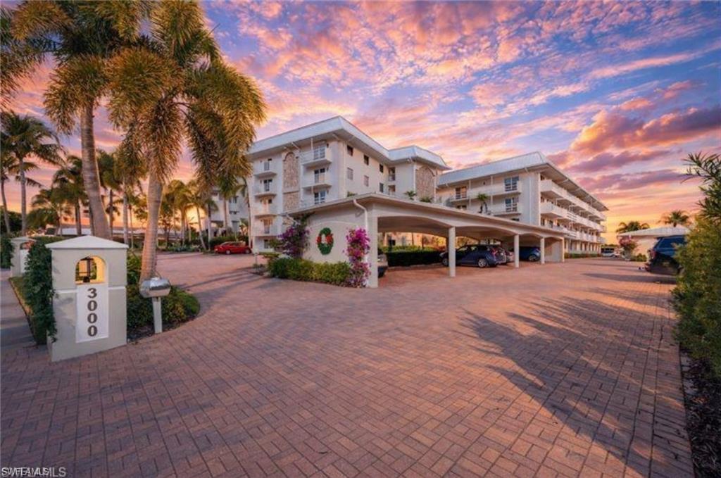 3000 Gulf Shore BLVD N # 212