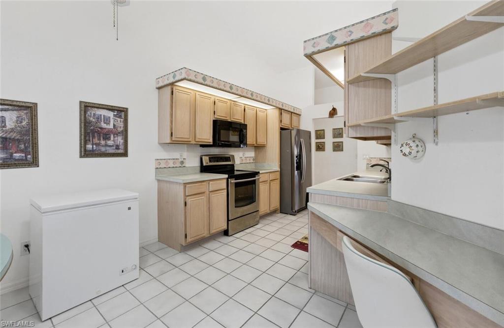 217 Marseille DR