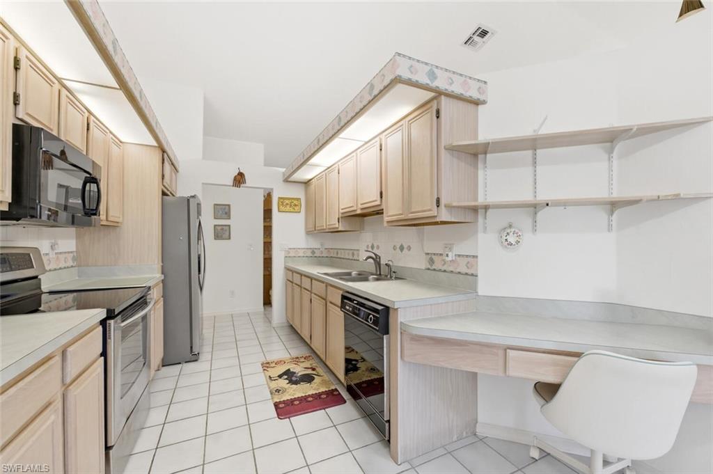 217 Marseille DR