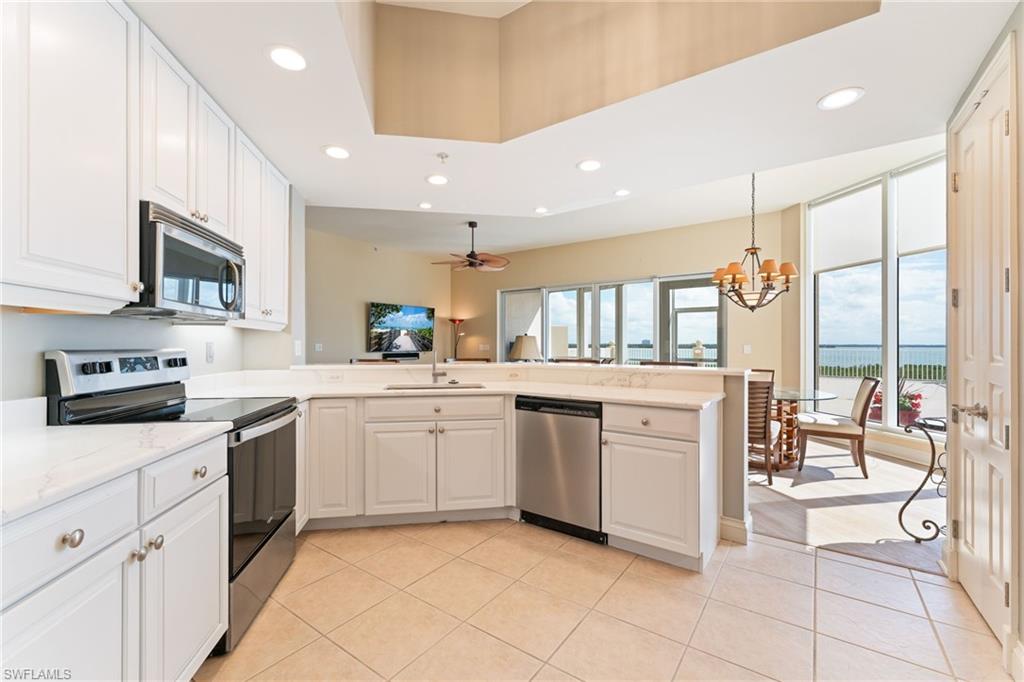 4137 Bay Beach LN 525