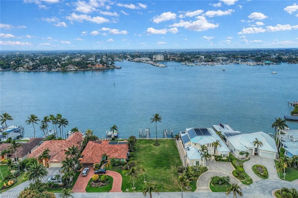 1535 Dolphin LN