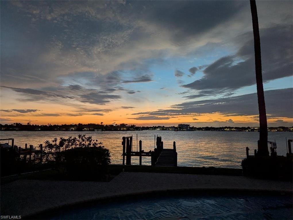 1535 Dolphin LN