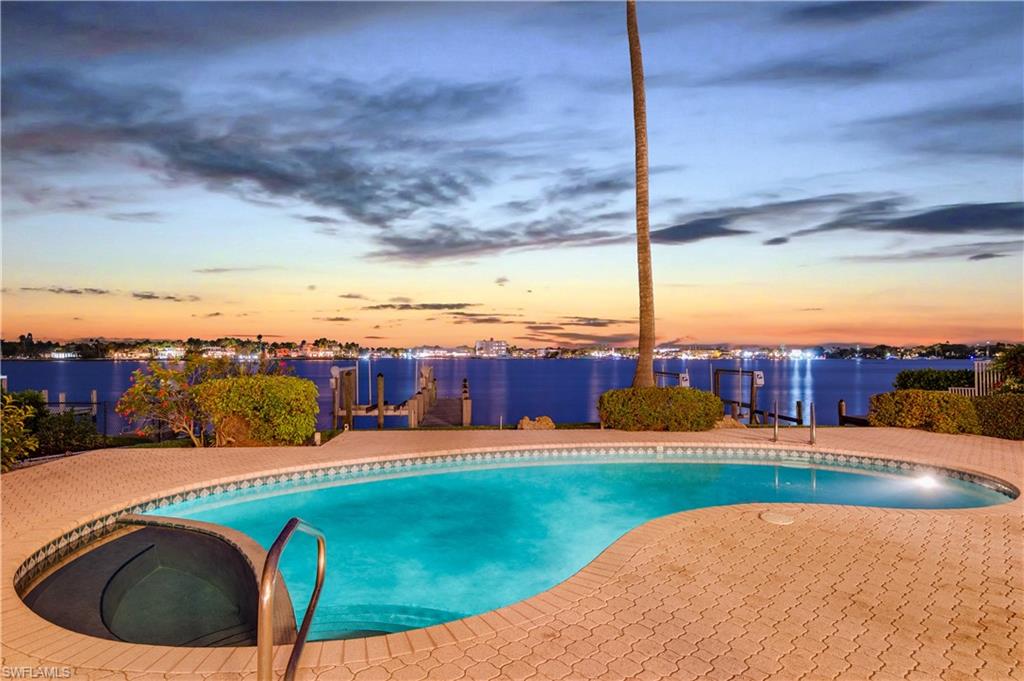 1535 Dolphin LN
