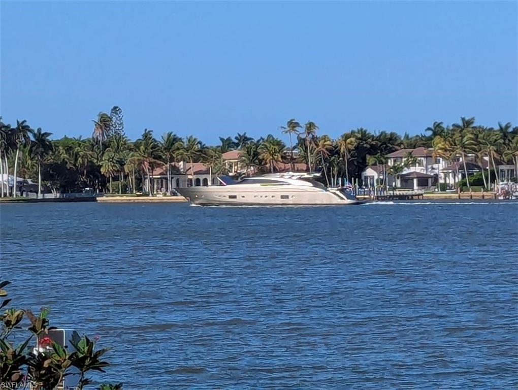 1535 Dolphin LN