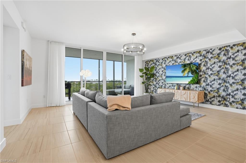 4142 Bay Beach LN 405