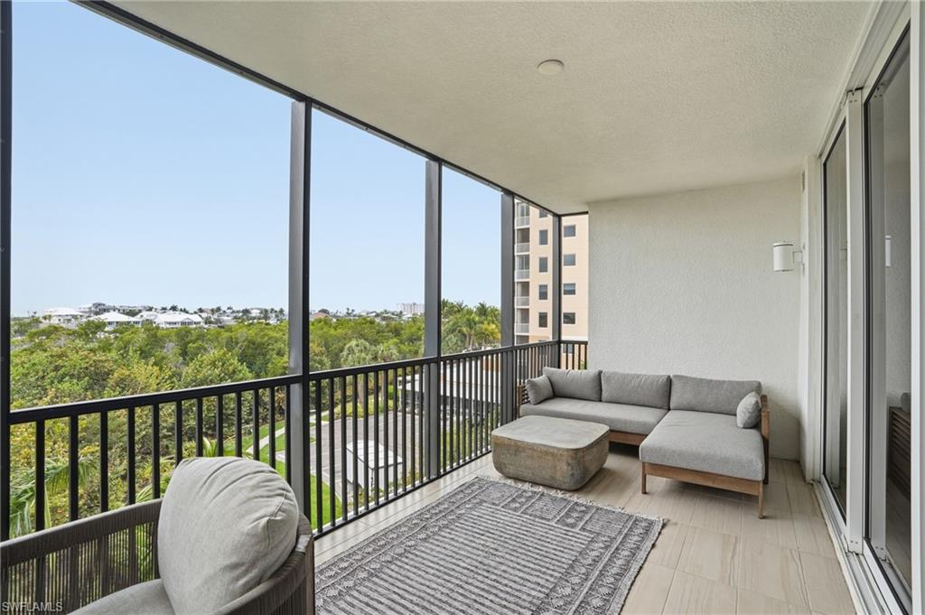 4142 Bay Beach LN 405