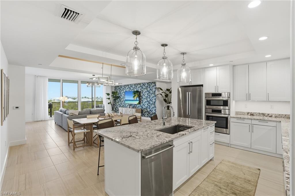 4142 Bay Beach LN 405