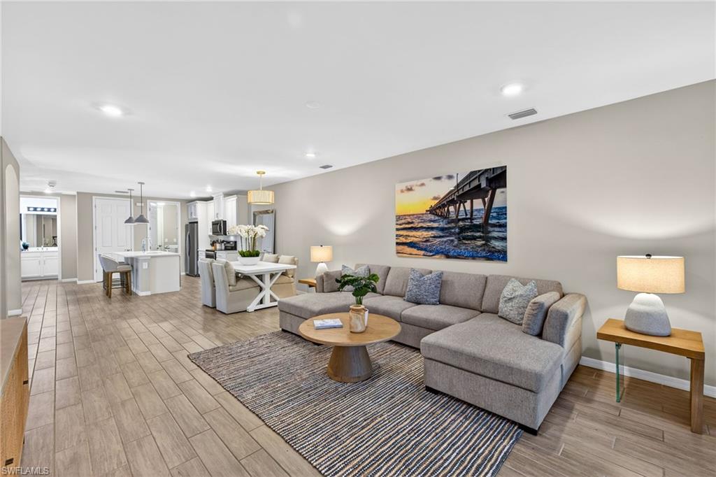 14567 Edgewater CIR