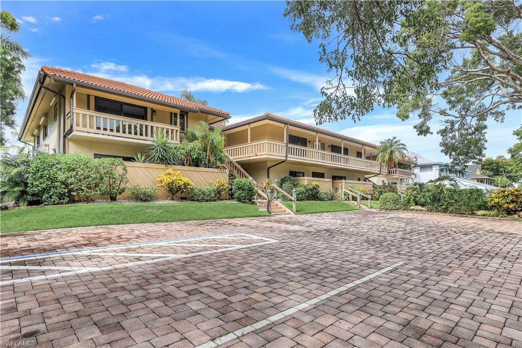 1390 Chesapeake AVE 1390