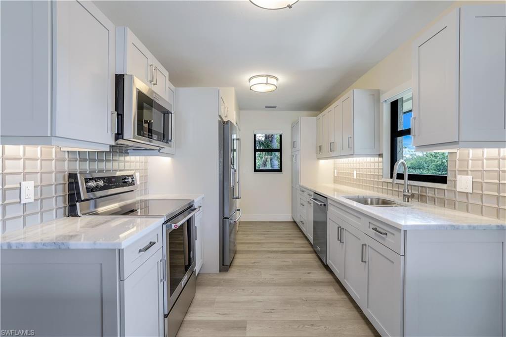1390 Chesapeake AVE 1390