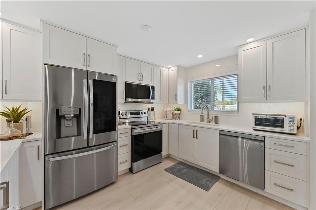 1686 Blue Point AVE B5