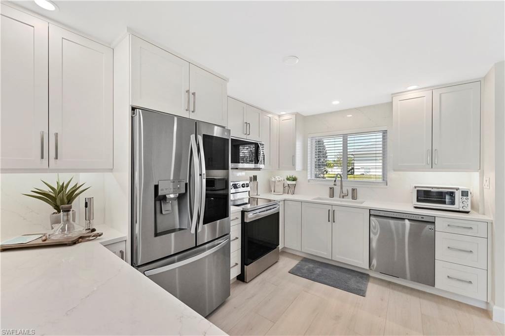 1686 Blue Point AVE B5