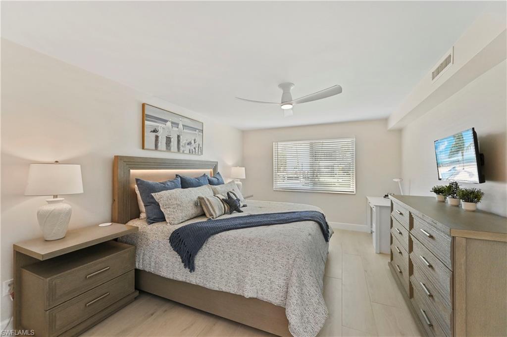 1686 Blue Point AVE B5