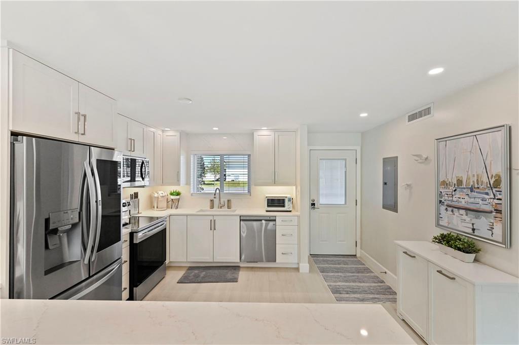 1686 Blue Point AVE B5