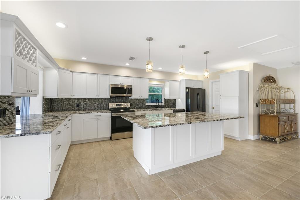 3461 Lakeview DR