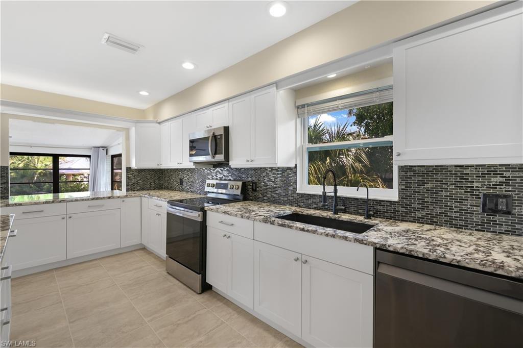 3461 Lakeview DR