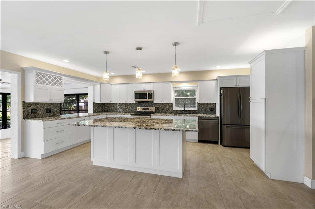 3461 Lakeview DR