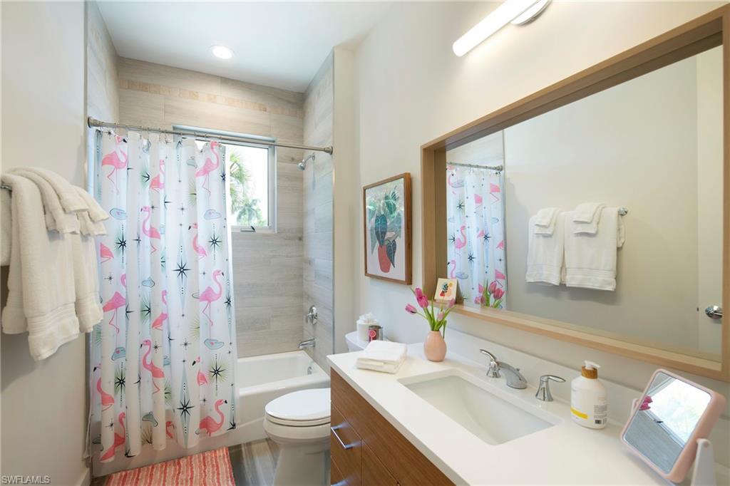 10042 Vanderbilt DR